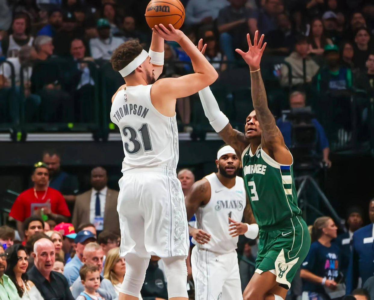 雷速体育-赛地聚焦——CBA常规赛今夜热度飙升；达拉斯独行侠更衣室发声；赛场秩序良好；阵容厚度经受考验(cba常规赛多少场比赛)