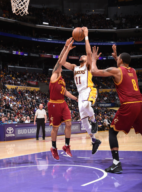 雷速直播-包含阿扎伦卡爆冷击败湖人，回归赛场引爆全场！的词条